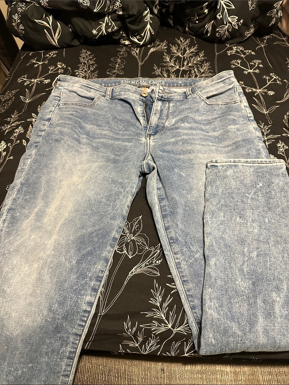 American Eagle Outfitters Light Faded Blue Skinny Jeans